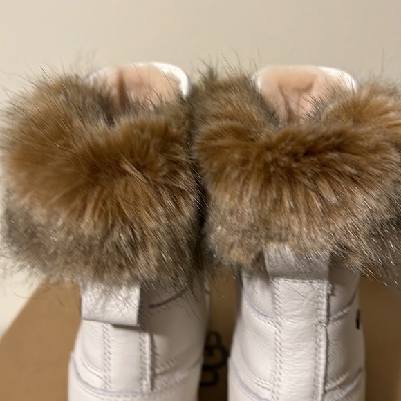 UGG Adirondack III Tipped Lace Up Boot - Picture 12 of 16